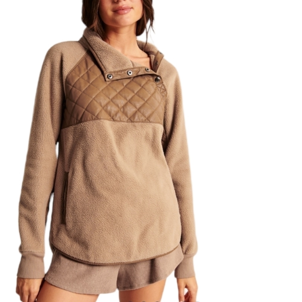 ABERCROMBIE AND FITCH Asymmetrical Snap-Up‎ Fleece Size SMALL